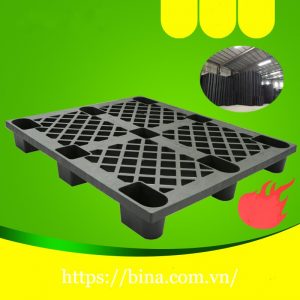 Pallet nhựa màu đen